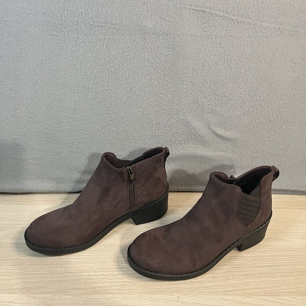 BZEES Women's Plum Ontario Ankle Bootie 8.5W Chelsea Boot Block Heel Brown